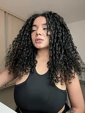 Curlyierr Chat XXX in diretta