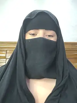 Bisan_sexy - محتاجة ادفع اجار البيت