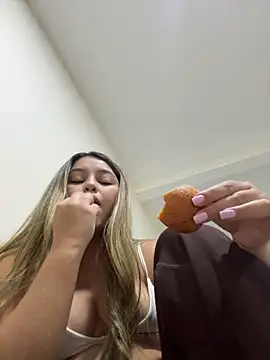 lunablossom_ XXX чат на живо