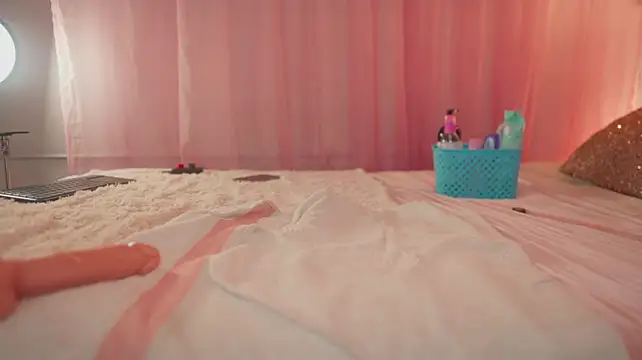 Soyemi - massage ur cock between my :ass:
