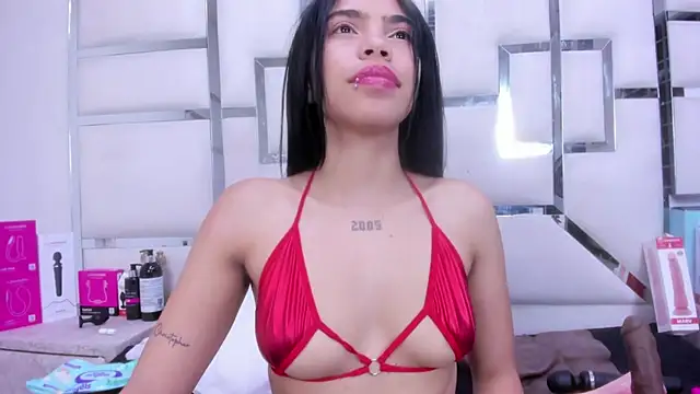 AuroraHoney32 - play with all the toys