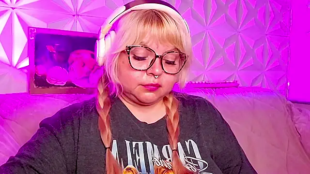 XXX chat uživo modela Satyn_doll