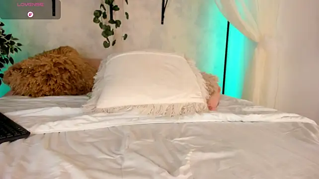 TaniaLarsen - Clit play until creamy cum