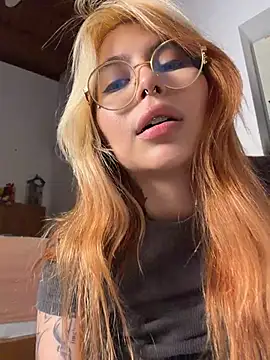 YunoRose_ Adlı Modelin Canlı XXX Sohbeti