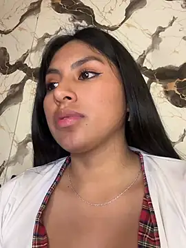 XXX chat uživo modela BrunetteBliss69