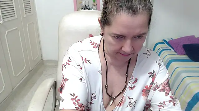 leonela_69's Live XXX Chat