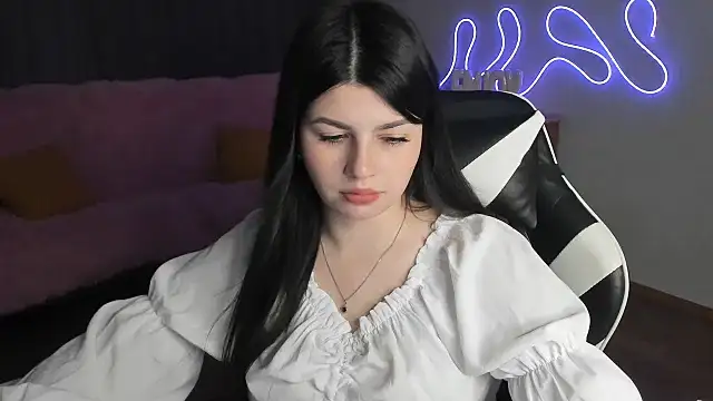 Chatroom XXX en direct de KisaModel