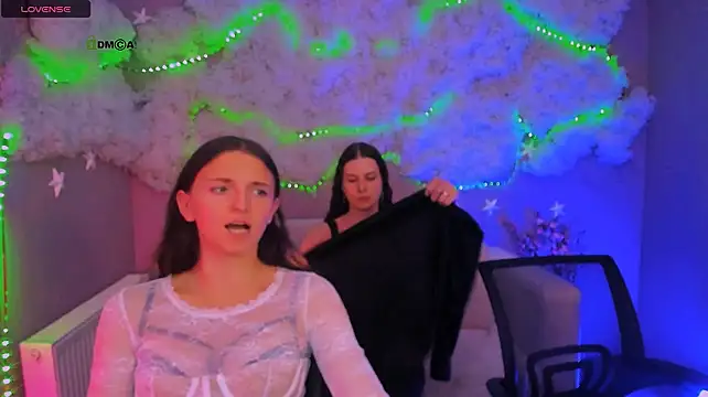 הופעת וו בקאם של caroline_honeyy