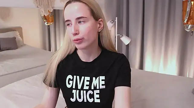 Cassie_Kelman - Show close-up pussy