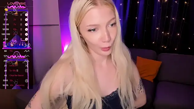 AnyaTaylor_ - cream show