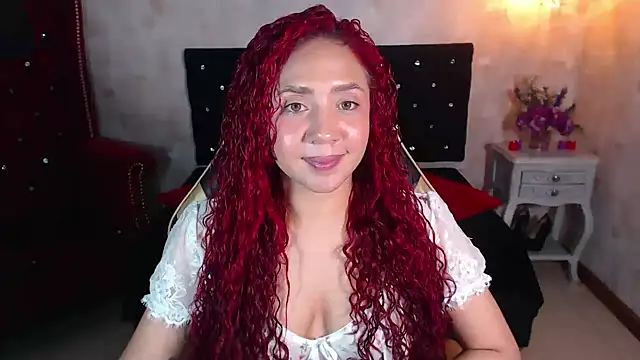 IsabelaLatina - tits out and squeeze