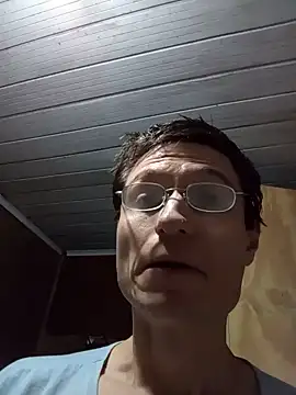 Chat +18 de stuart_hermann ao vivo