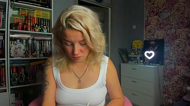 Julia_666 - please me