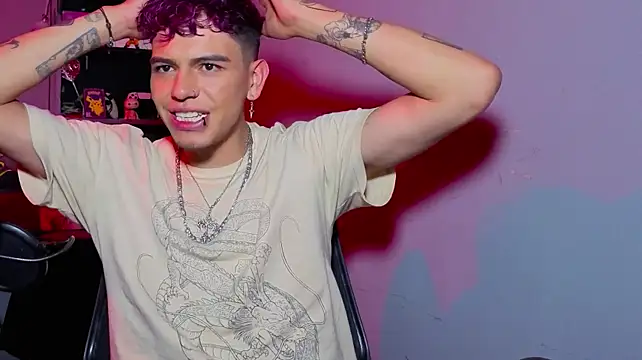 MikeyKuro Chat XXX live