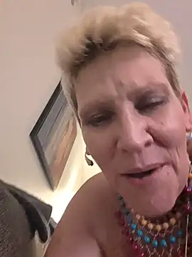 Juscjen - Put dildo in ass