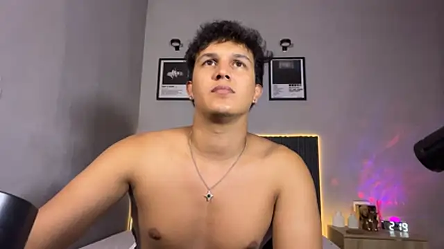 Chatroom XXX en direct de Leo_Savage_