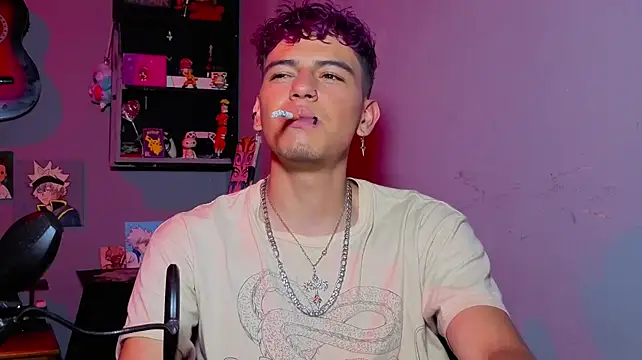 MikeyKuro Live XXX-Chat