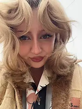 RonnieKiss - Dildo in pussy