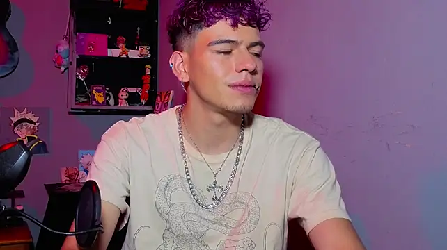 MikeyKuro's Live XXX Chat