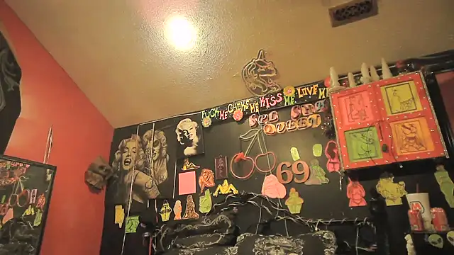 pineapplelife Chat XXX live