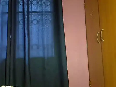 צ'אט XXX בשידור חי של Queen_petite_