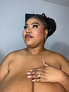 צ'אט XXX בשידור חי של AinaraJimenez