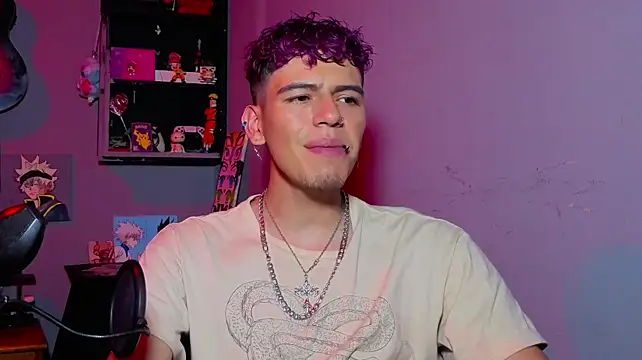 Chat +18 de MikeyKuro ao vivo