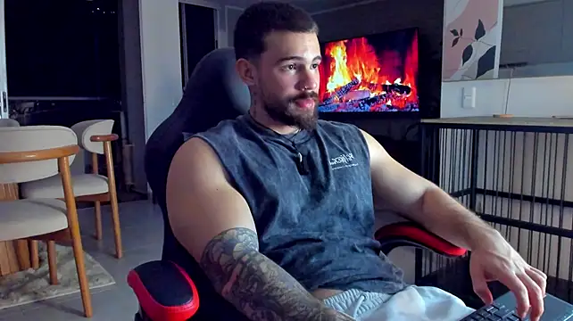Chat +18 de Valenthino_Salvatore ao vivo
