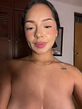 Chat +18 de Evviiee_ ao vivo