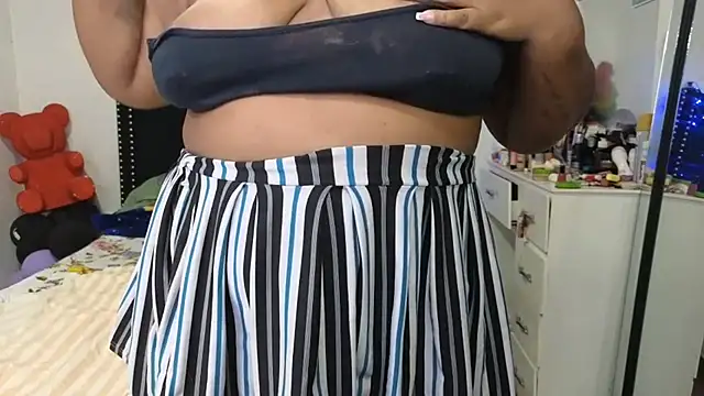 Chat +18 de charlotte_077 ao vivo