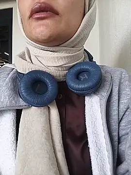 MisyonerNur - Dışarıda göğüslerini aç 😅