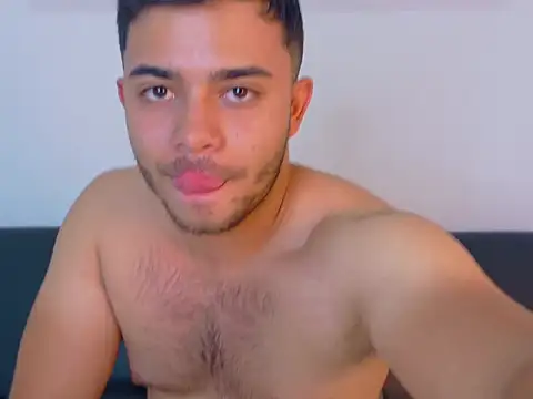 Chat XXX en directo de TylerWest_