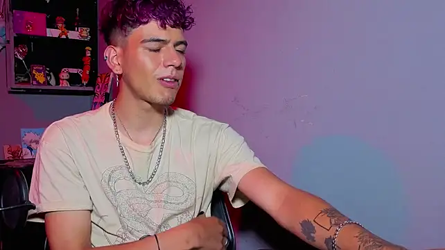 MikeyKuro XXX чат на живо