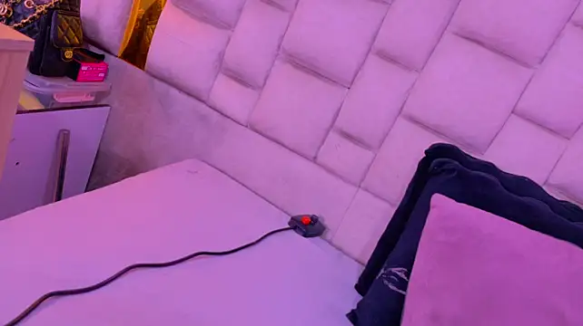 bigass_monic's Live XXX Chat