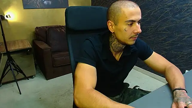 RomeoBodhi Live XXX-chat