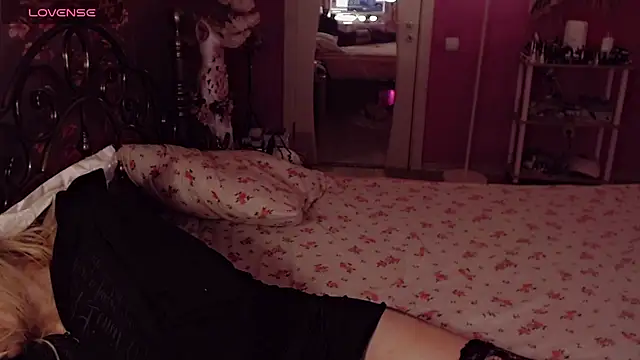 AnnieGOld_ Adlı Modelin Canlı XXX Sohbeti