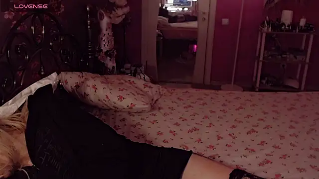 AnnieGOld_'s Live XXX Chat