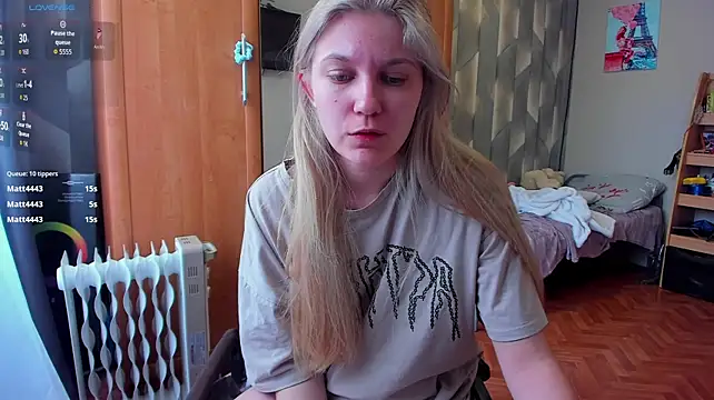 Tiny_Kiss - finger in pussy
