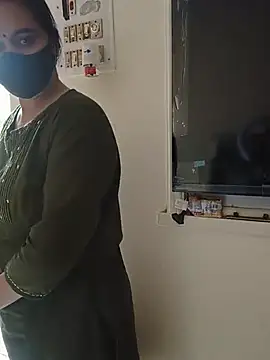 SpasyQueen69 - Olling my boobs