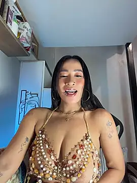 AsianMilfSheryl Obrolan Langsung XXX
