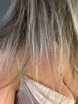 Zlat_peach - Take off my bra + cream on my boobies 🍒