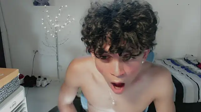 Chatroom XXX en direct de FUNNY_DICK_