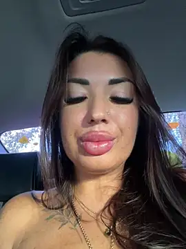 RuslanaXX - Squirt on street people go close