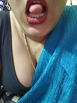 Arushi9490 - Ass show