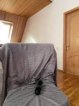 XXX chat uživo modela YourLittleDevil