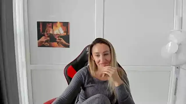 LilyDreamm - I want a tour to Greece.