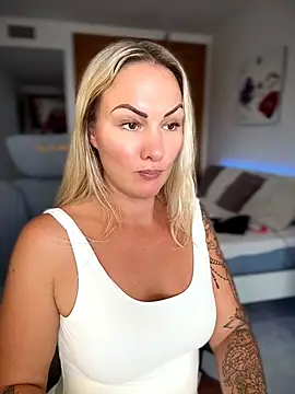 NastyMilf_ - 🦋SQUIRT🦋