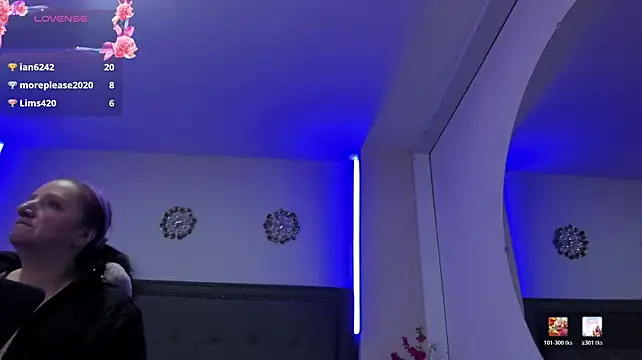 CloeMature Adlı Modelin Canlı XXX Sohbeti