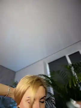 Chat +18 de MilfNextDoor20 ao vivo