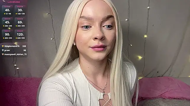 Elsa_Bi - flash my boobs in public.... >.<